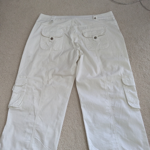Style & Co. White Capris with Button Details - Picture 8 of 8